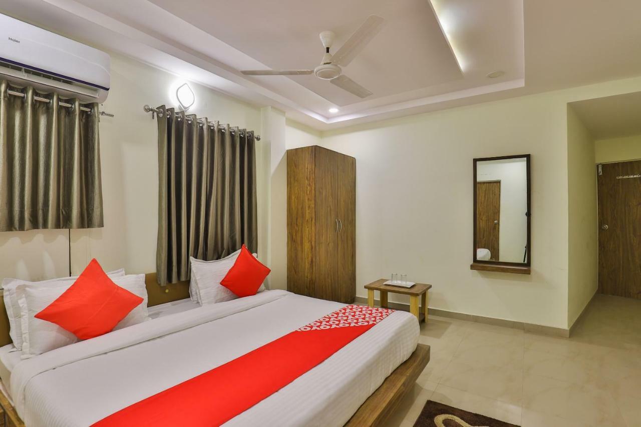 Oyo 26999 Hotel Sg Ahmedabad Exterior foto